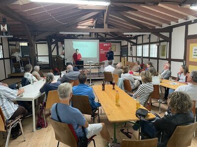 Co-Vorsitzende Stephanie Paul und Roland Ley im Güterschuppen - Kulturbahnhof Gerabronn